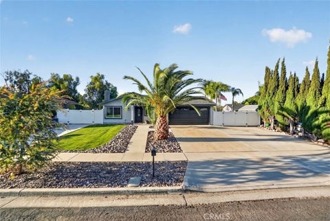 Photo of 843 W Francis ST, Corona, CA 92882 (MLS # NP26185226)