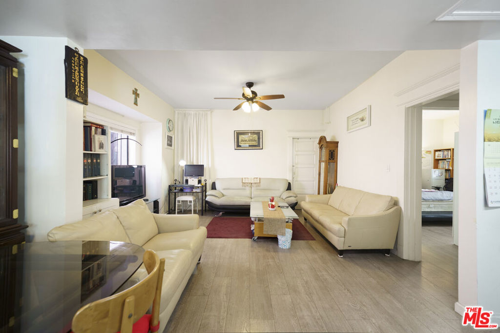 819 S Park View Street