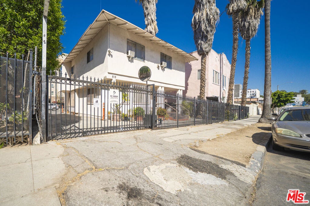 819 S Park View Street