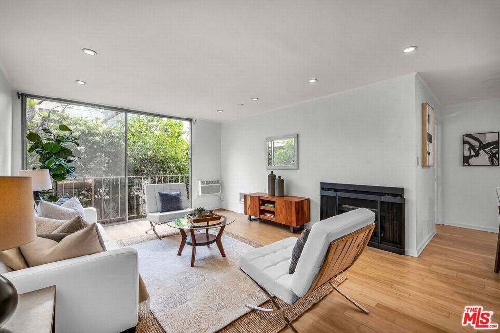 Photo of 11645 Montana Avenue #216, Los Angeles, CA 90049 (MLS # 26670423)