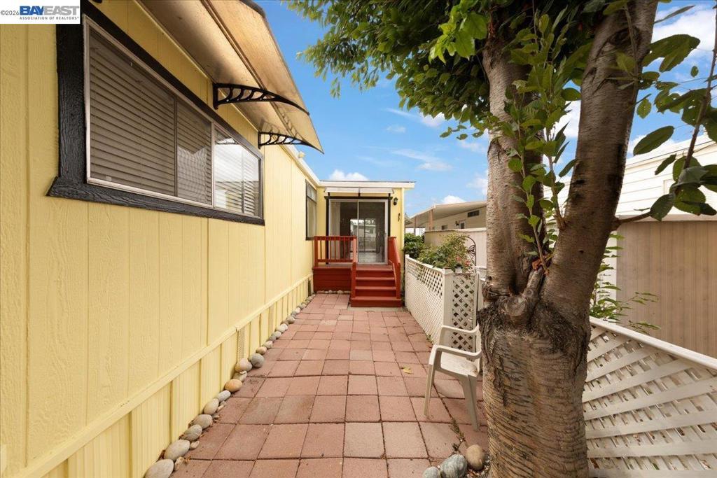 3263 Vineyard Ave.
