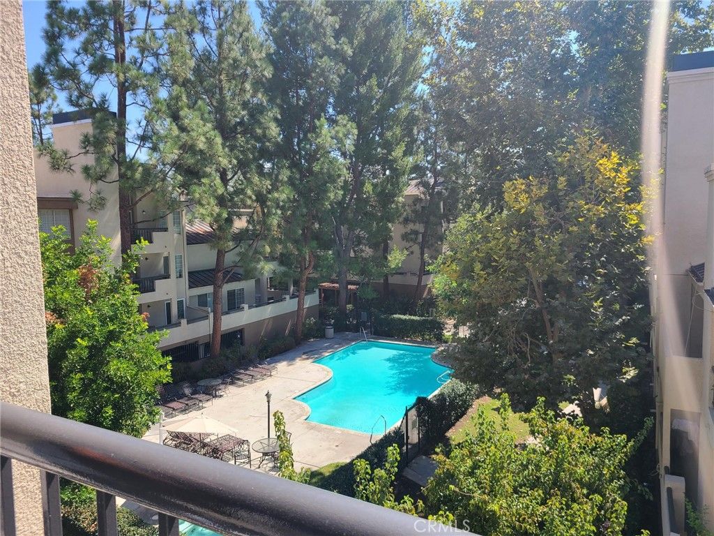 Photo of 5540 Owensmouth Avenue #316, Woodland Hills, CA 91367 (MLS # SR25223889)