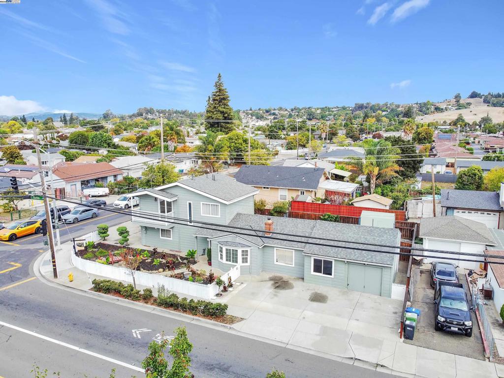 JACKSON TRIANGLE - Residential
