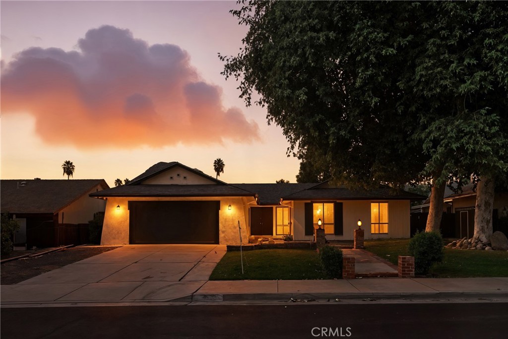 Turnkey Mid-Century Single-Story smack dab in the middle of the UC Riverside Neighborhood! A mile away from UCR. New flooring, fresh paint. 5-bedroom, 2-bath home offers 1,850 sq. ft. of living space plus a 2-car garage. Long and wide driveway. Spacious Primary room with En-Suite Bathroom and 4 other bedrooms and one shared Bathroom. Combination of LVP flooring and Carpet. Nice spacious backyard, Green grass and newer fence. Highlights: • Walking distance to UC Riverside • 5-minute drive to Riverside STEM Academy (#1 in California, #10 in the nation) • Close to shopping, dining, and entertainment • Easy access to the 60, 215, and 91 freeways.