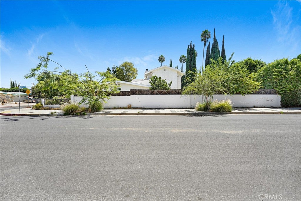 22450 Collins