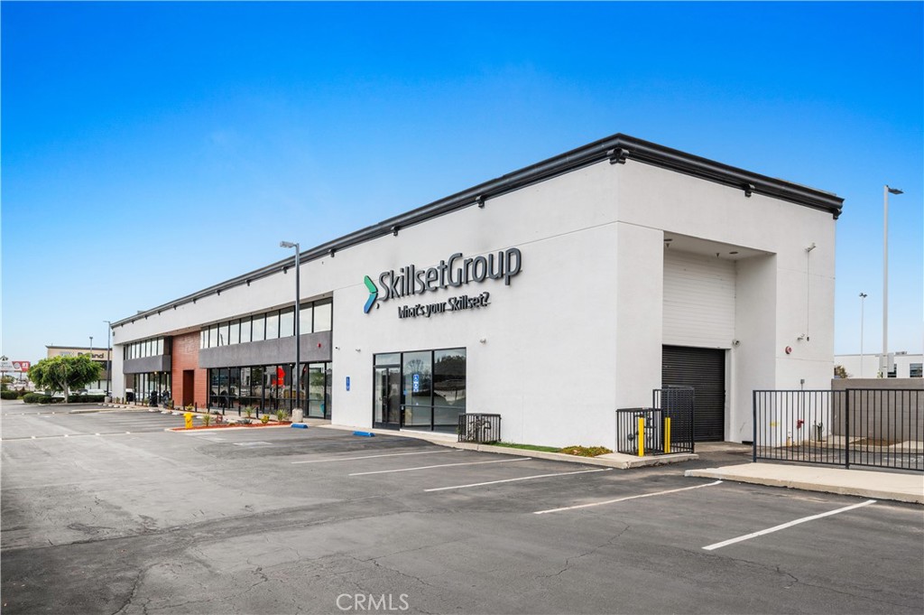 Located at 800 E Dyer Road in beautiful Santa Ana, this ±10,395 SF industrial/showroom space is now available for lease, offering a prime opportunity for businesses seeking high visibility and accessibility. With unmatched exposure, this property is situated directly off the 55 Freeway, providing over 900,000 car views, ensuring maximum exposure for your business.
The space is zoned M2, offering versatility and flexibility for a wide range of uses, from light industrial to office or showroom. It is also uniquely built to accommodate medical, fitness, or sports-related businesses, making it an ideal choice for those in these industries. Whether you're looking for a space for a medical practice, sports facility, or other specialized uses, this location is well-equipped to meet your needs.
Conveniently located with easy freeway access, the property is just minutes from John Wayne Airport, South Coast Plaza, and various hotels and restaurants, ensuring great proximity for customers, clients, and employees alike. Recently renovated with new restrooms, showers, and two roll-up doors, the space is move-in ready for your business operations.
This property offers extreme business exposure and the flexibility of M2 zoning, making it a unique and highly desirable location. Don’t miss the chance to secure this exceptional space for your business!