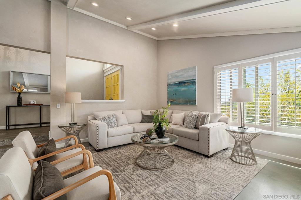 3213 Avenida Hacienda