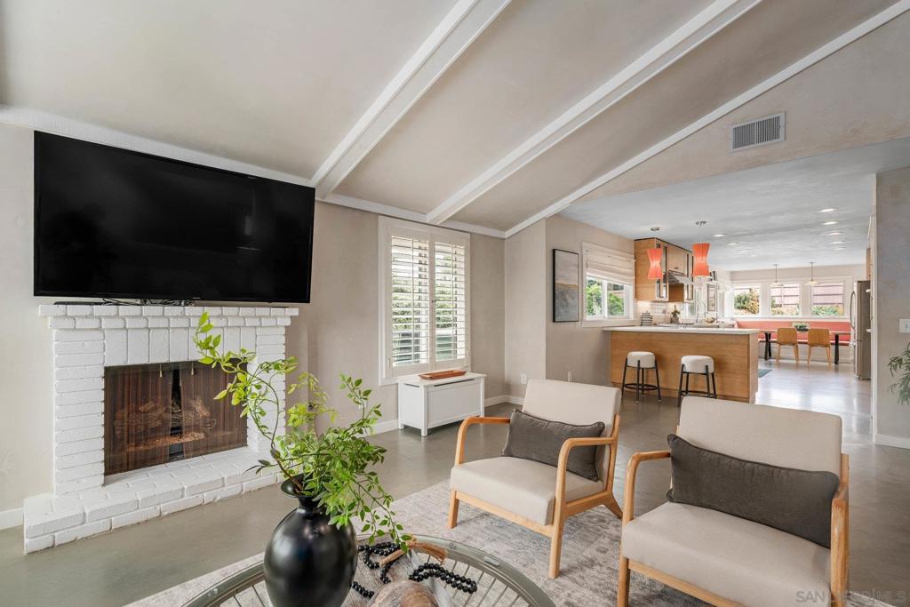 3213 Avenida Hacienda
