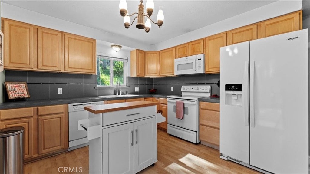 9 Apple Hill Circle