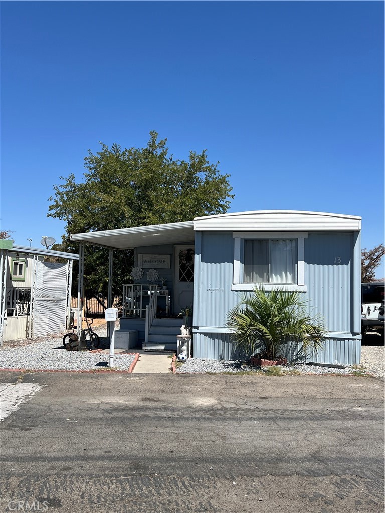 Single Wide Mobile Home 12X60 With A 8 x 15 Addition Or Living Room, so Living Room Appears to be a Doble wide. Clean and Cute with a taste of greatness, Low space rent in this park, Newer Kitchen counters and added Cabinets, Indoor Lndry, Submit offers! Parking for 4 Car Spaces, nice private neighborhood, This Family Park has good Location.