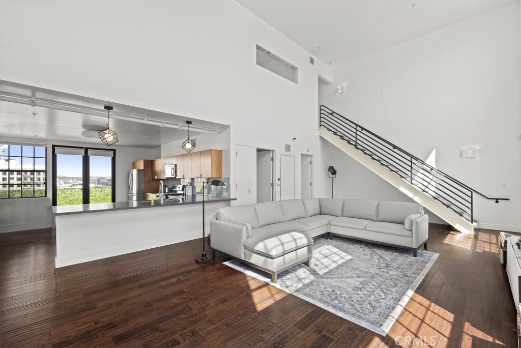 746 S Los Angeles Street 1201