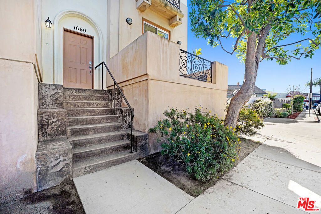 Photo of 1660 Gramercy Avenue #6, Torrance, CA 90501 (MLS # 26640413)