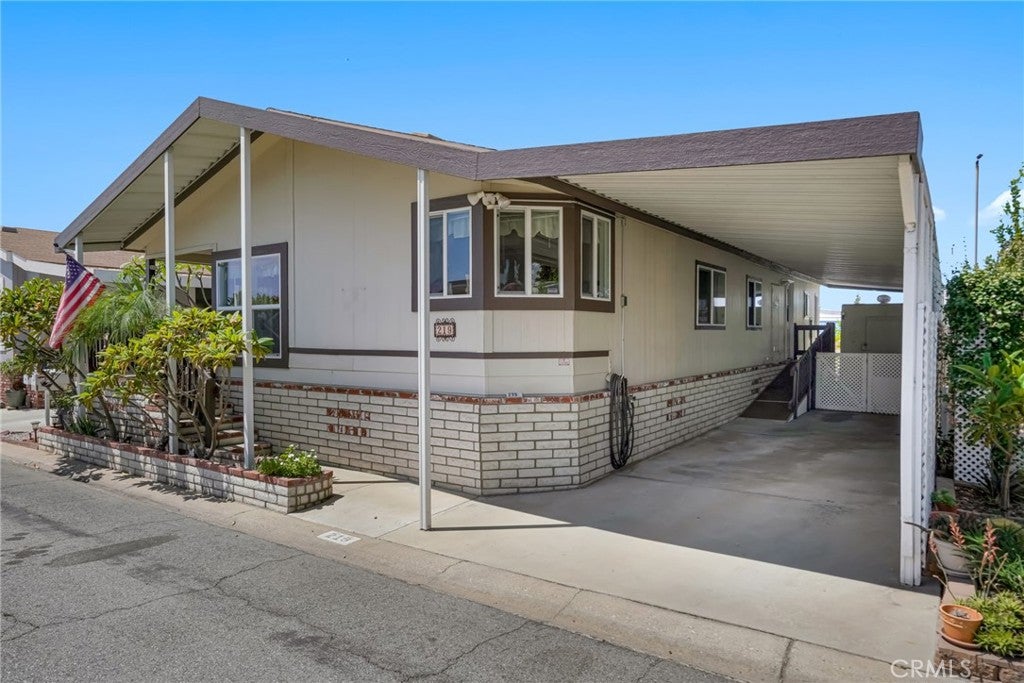 1001 W Lambert 219
