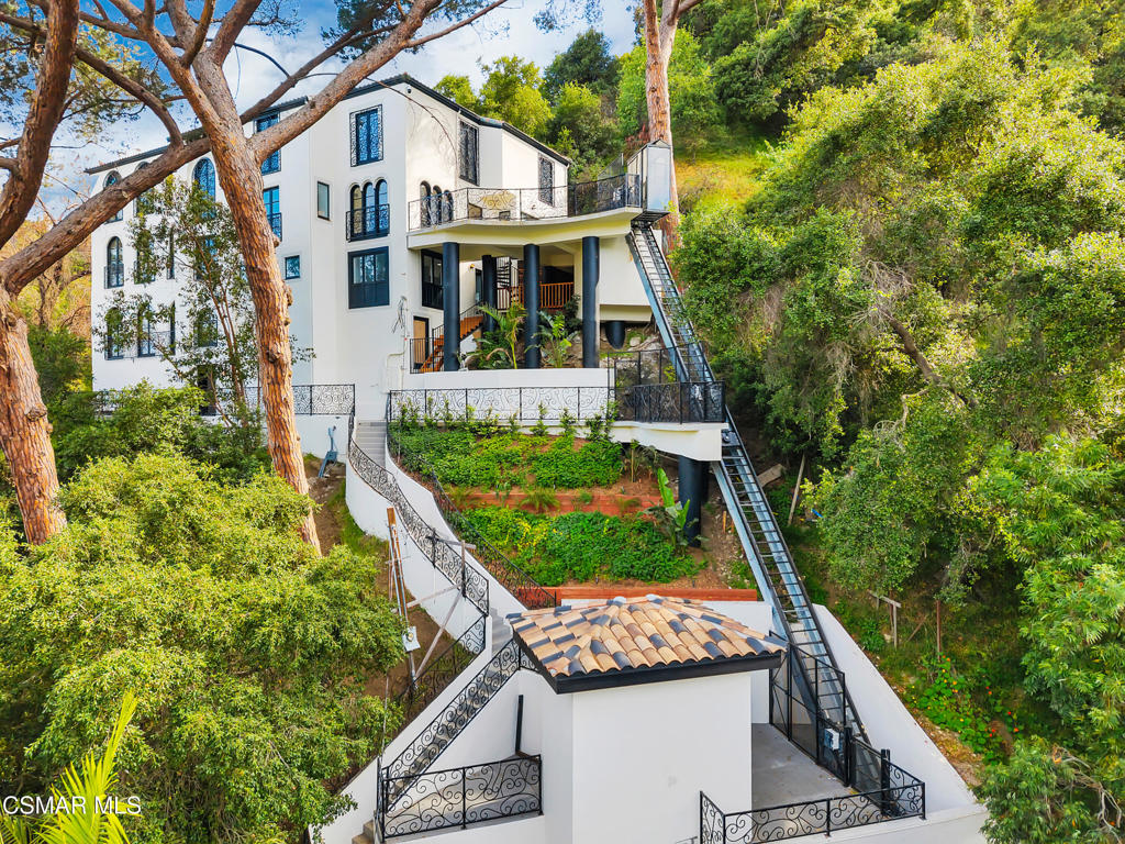1301 N Beverly Drive