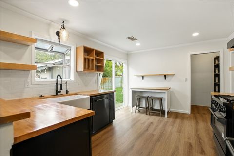 Tiny photo for 3359 Locust St, Riverside, CA 92501 (MLS # DW26087837)