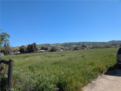 Photo of 7725 Gabarda Rd, Atascadero, CA 93422 (MLS # NS26058394)