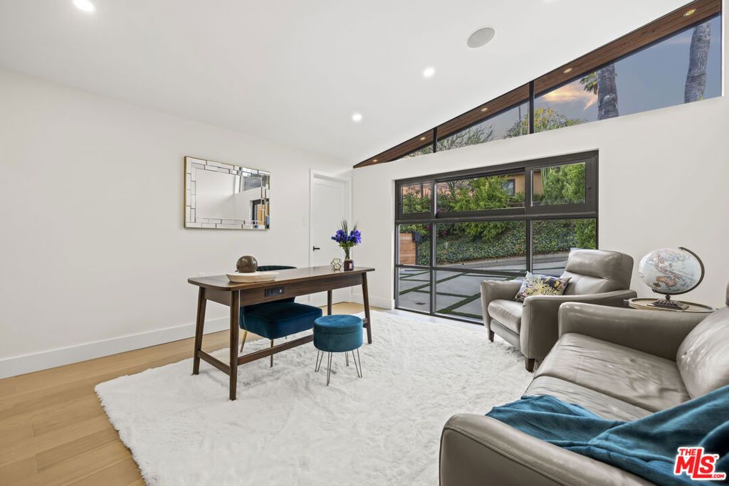 Photo of 22263 Flanco Road, Woodland Hills, CA 91364 (MLS # 25582409)