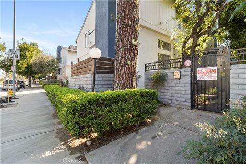 Photo of 12380 Chandler Blvd #D, Valley Village, CA 91607 (MLS # SR26032233)