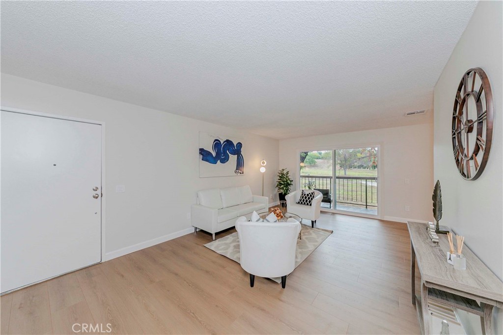 1525 Walnut Leaf 211