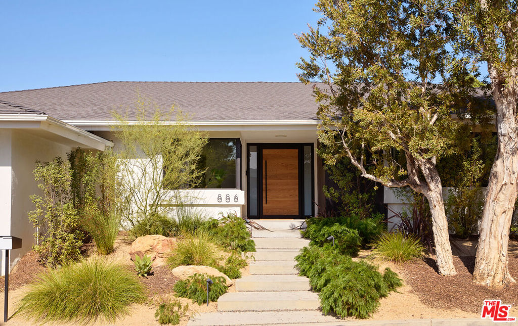886 Teakwood Road