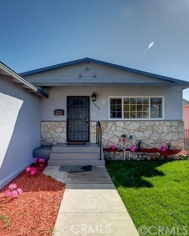Spacious 1,700 Sq. Ft. Home on a Large 6,000+ Sq. Ft. Lot
Welcome to this stunning, fully remodeled residence that blends modern living with incredible potential! Boasting an impressive 1,700 sq. ft. of living space on an expansive 6,000+ sq. ft. lot, this home is much larger than most others in the neighborhood and offers the perfect balance of comfort, style, and opportunity.
Step inside to find nice interior and exterior paint, an open-concept floor plan, and beautiful LVP flooring throughout that creates a seamless flow from room to room. The chef-inspired kitchen is a true showstopper, featuring high-quality soft-close cabinetry, sleek quartz countertops, and state-of-the-art stainless steel appliances—a perfect space for everyday living and entertaining. New hot water heater was installed in 2015.
The stylish recessed lighting and beautifully designed bathrooms elevate the home’s modern aesthetic, a large back yard and front provides the perfect setting for outdoor gatherings, gardening, or simply relaxing in your private oasis.
Zoned RD1.5, this property also presents an exceptional investment opportunity—with potential to redevelop up to four residences on the lot, offering significant future growth and value for savvy buyers and investors alike.
Don’t miss your chance to own this beautifully renovated home that checks every box—from modern upgrades and generous space to exciting redevelopment possibilities. Schedule a showing today and make this exceptional property yours!