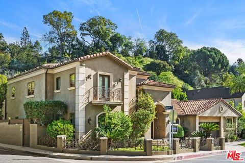 Photo of 2108 San Ysidro Drive, Beverly Hills, CA 90210 (MLS # 26787881)