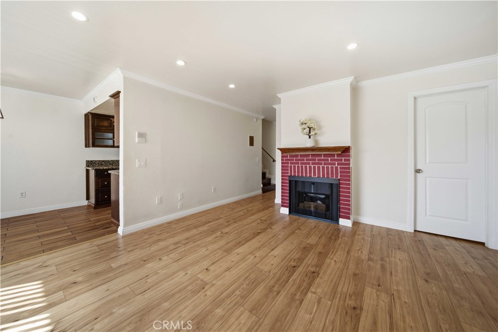 9047 Langdon Ave 6