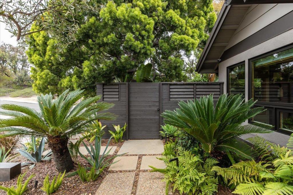 3995 Cypress Del Mar