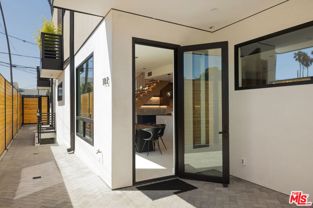 212 Bay Street 102