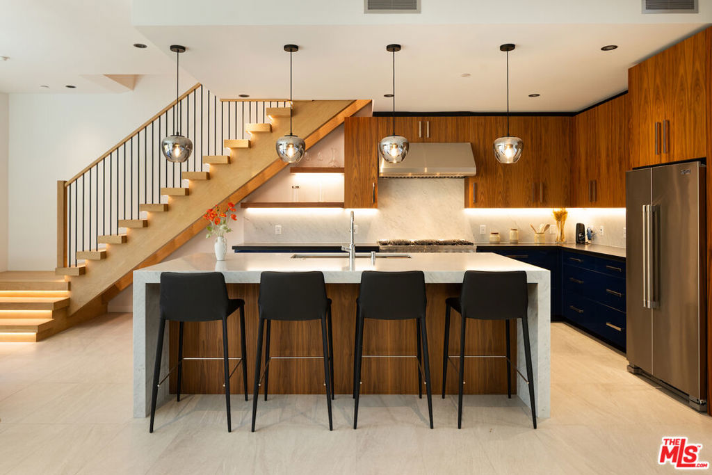 212 Bay Street 102