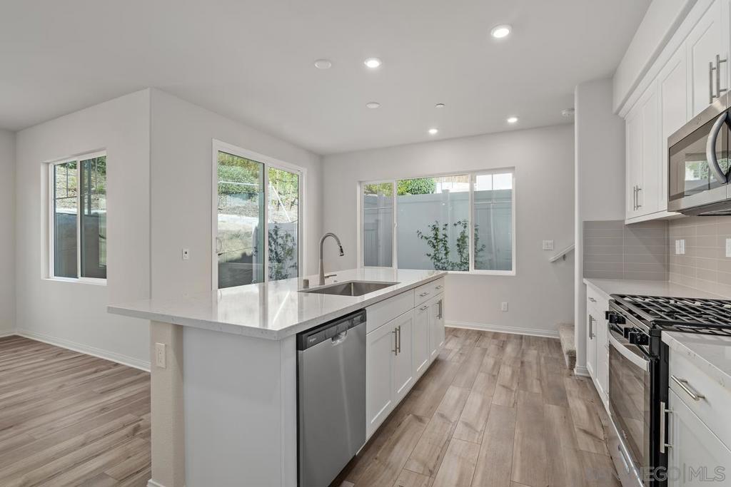 1523 Wingwood