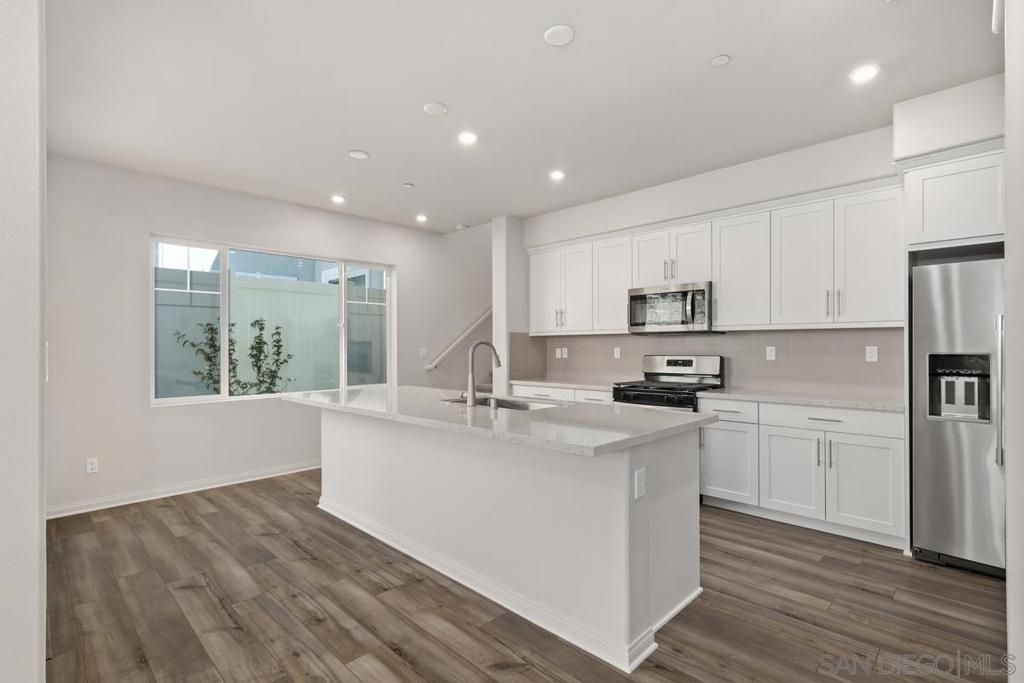 1523 Wingwood