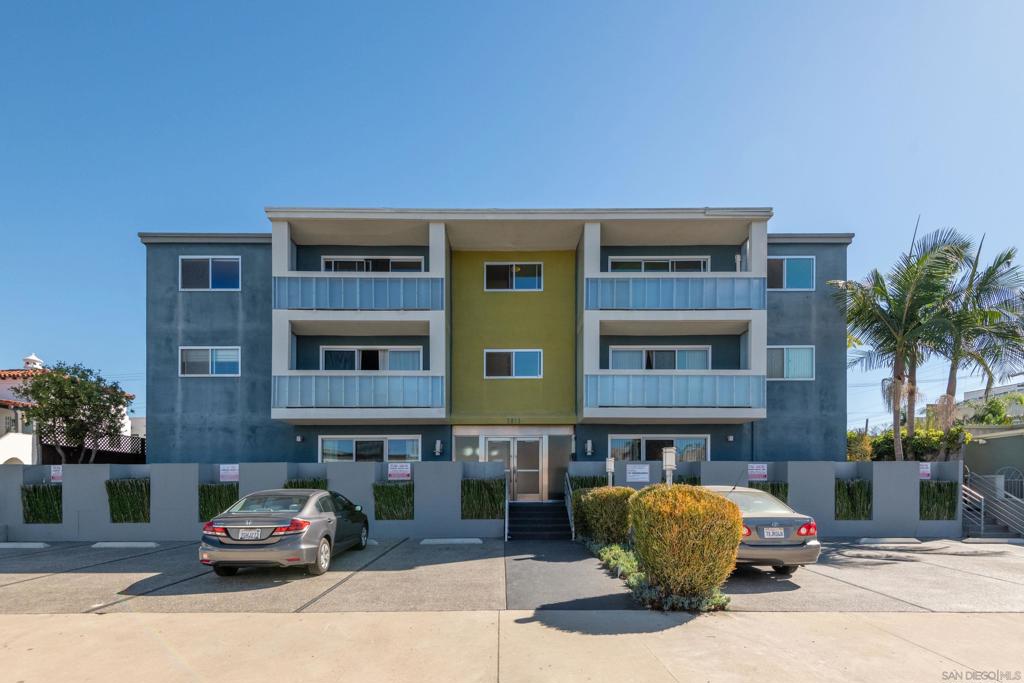 Welcome to this charming two-bedroom condominium nestled in the coveted Hillcrest district of San Diego, CA. A blend of comfort and convenience, this vibrant living space offers an impressive 870 square feet of thoughtfully designed interiors, perfect for those who appreciate style and function. The key traits of this property include an open, spacious layout highlighted by large windows. The abundant natural light, in combination with elegant upgraded finishes and sleek pendant lighting, contribute to an ambiance that is both cozy and contemporary. The engaging lifestyle extends beyond the confines of the property, with an exciting restaurant, several prestigious educational institutions, Scripps Mercy Hospital, and charming parks like Pioneer Park and Harper's Topiary Garden nearby. Immerse yourself in a world of comfort, convenience, and elegance. Make this exceptional Hillcrest condominium your new home today!