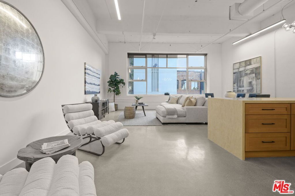 Photo of 1130 S Flower Street #211, Los Angeles, CA 90015 (MLS # 25608031)