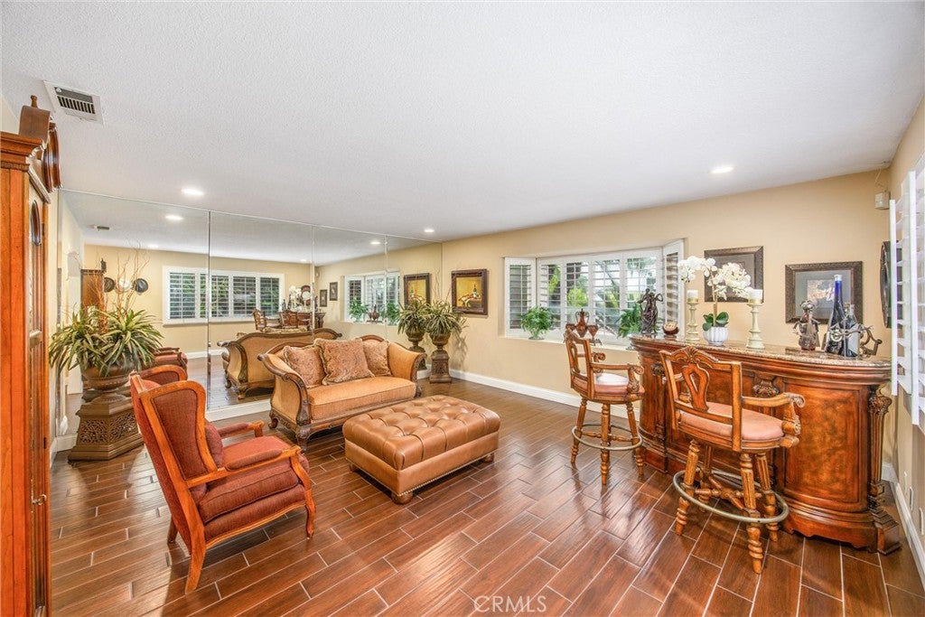 2401 Northmoor