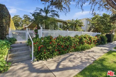 Photo of 853 12th Street #B, Santa Monica, CA 90403 (MLS # 26656455)