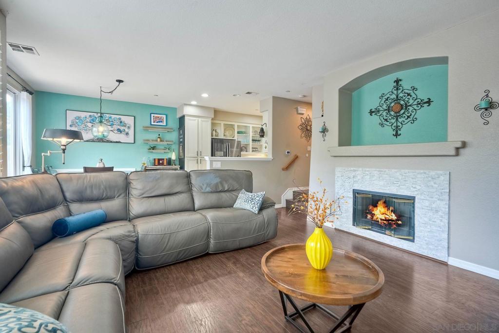 893 Custer Ave