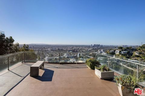 Photo of 8580 Hillside Avenue, Los Angeles, CA 90069 (MLS # 26786285)