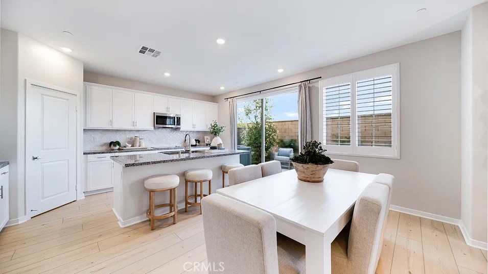 3268 Homestead Paseo