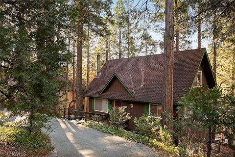 Photo of 27390 Oakwood Dr, Lake Arrowhead, CA 92352 (MLS # IG26010369)