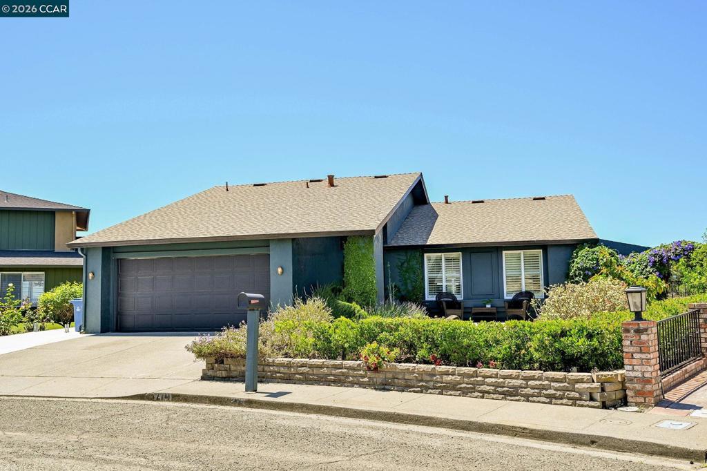 274 James Ct