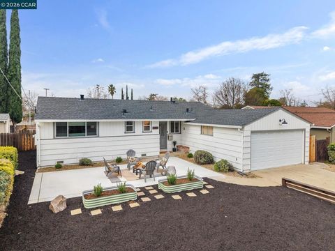 Photo of 3185 3185 Claudia Drive Dr, Concord, CA 94519 (MLS # 41126286)