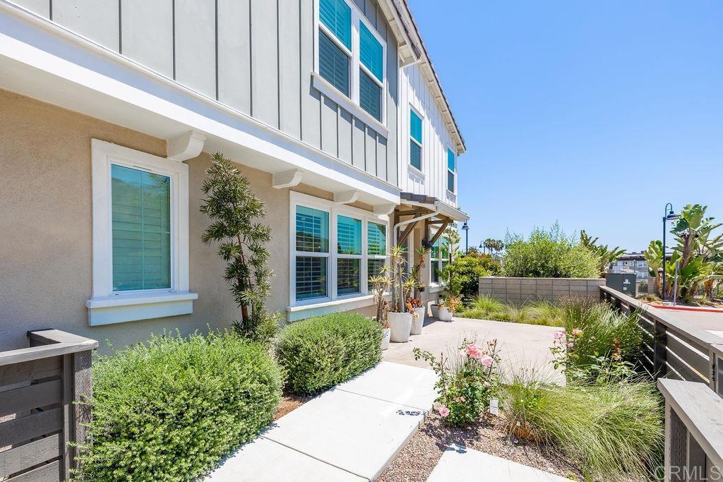 1105 Hibiscus Way