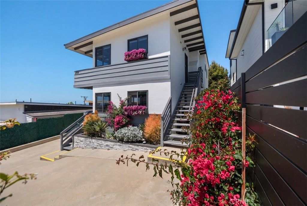 Photo of 284 Chiquita St, Laguna Beach, CA 92651 (MLS # OC26101516)