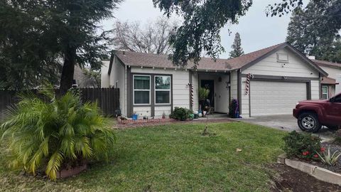 Photo of 1585 Pebblewood Dr Dr, Sacramento, CA 95833 (MLS # 41119995)