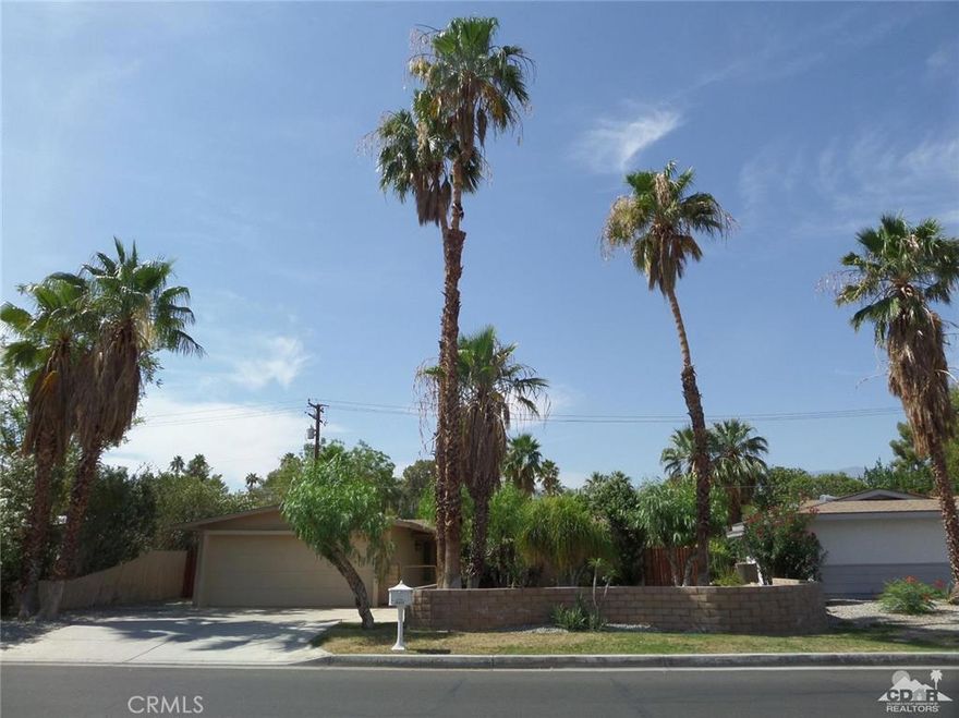 Great South Palm Desert pool home, tuttle down to El Paseo in just a few minutes. Close to best schools and shopping, vacation lifestyle while being at home!3br with wood floors, spacious open floorplan with lots of tile. Nice kitchen with stainless steel appliances. And a sweet private backyard with pool. This house is ready to go and the pool is ready for a dip....
