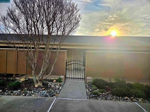 Photo of 2308 Pine Knoll Dr #2, Walnut Creek, CA 94595 (MLS # 41133613)