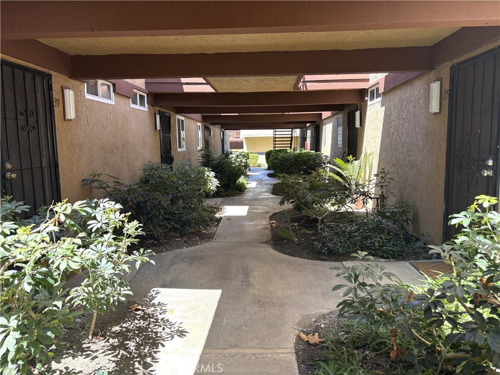 1030 W MacArthur Boulevard 38