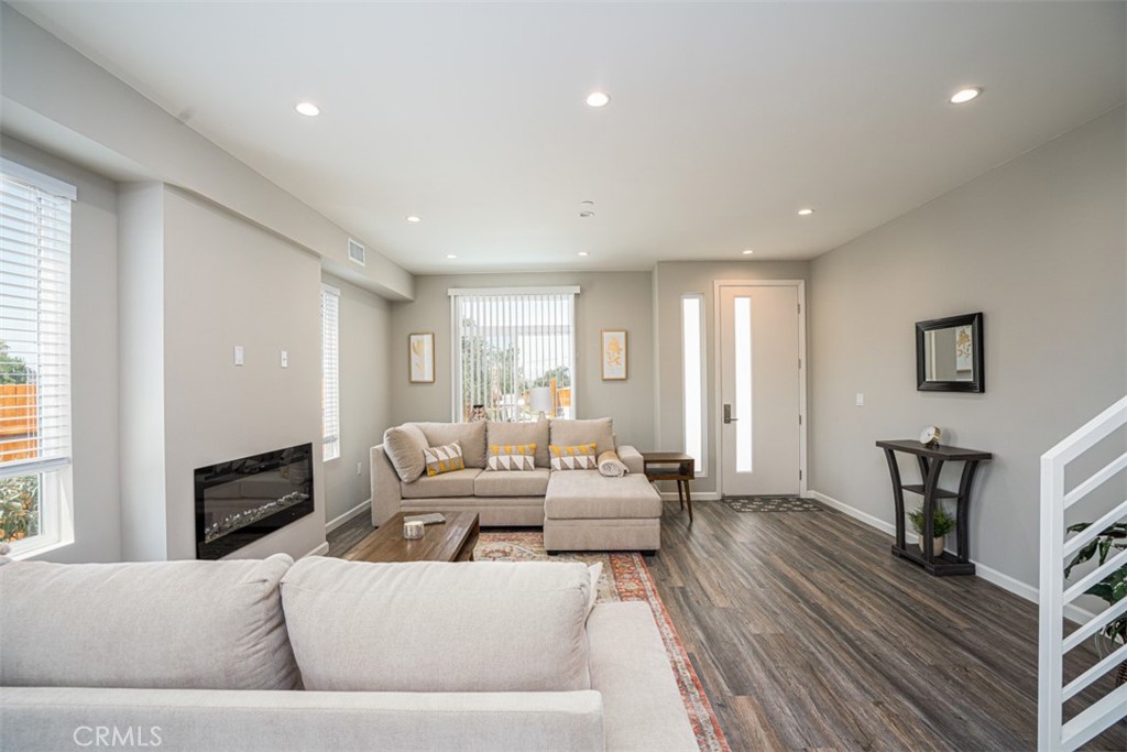 Welcome to this beautifully designed townhouse in the heart of Tujunga, offering modern luxury and thoughtful details throughout. This home features high ceilings, stunning SPC wood-like tile flooring, quartz countertops, and a stylish color-changing gas fireplace. The open floor plan flows seamlessly from the living area to the dining space, where sliding doors lead to a spacious private patio—perfect for indoor-outdoor living.
The modern kitchen boasts a large breakfast area, stainless steel farmhouse sink, high-end white cabinetry, and premium appliances. Additional highlights include built-in displays and cabinets, central air and heat, a convenient laundry chute, an adjacent half bath, and a large laundry room with a sink.
Upstairs, you'll find two ensuite bedrooms with generous closet space, offering comfort and privacy.
The community provides five guest parking spaces, a cobblestone paver driveway, and a shared BBQ/picnic area. Conveniently located with easy access to freeways and shopping, this townhouse combines luxury living with everyday convenience.