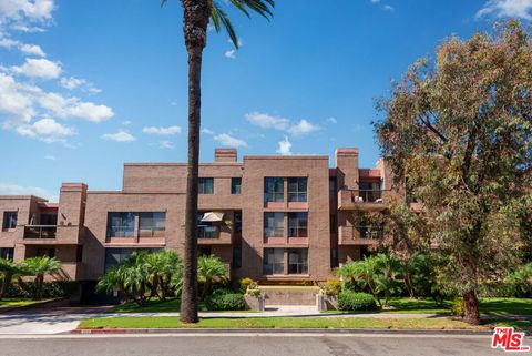 Photo of 235 S Tower Drive #305, Beverly Hills, CA 90211 (MLS # 25598613)
